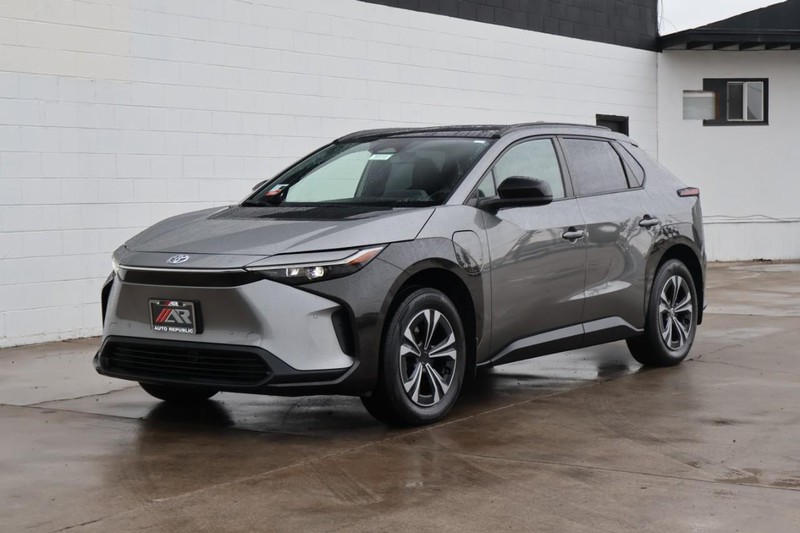 Toyota bZ4X Vehicle Full-screen Gallery Image 12