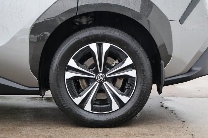 Toyota bZ4X Vehicle Full-screen Gallery Image 14