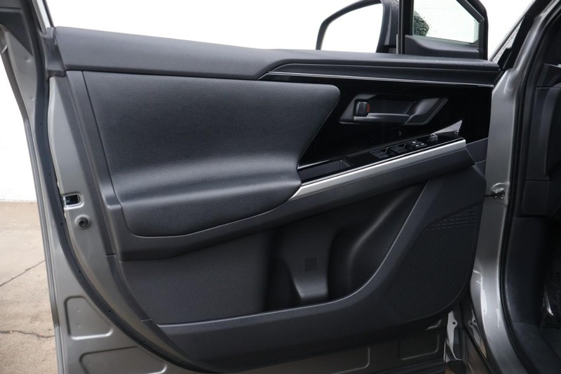 Toyota bZ4X Vehicle Full-screen Gallery Image 15