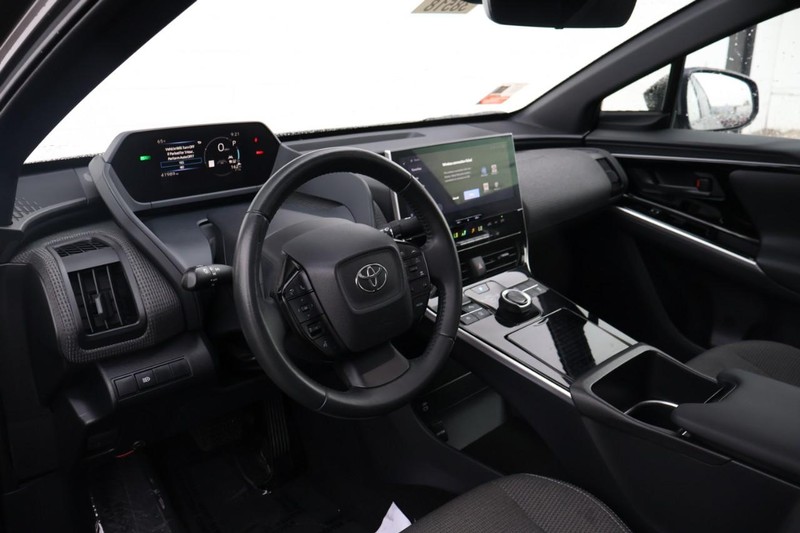 Toyota bZ4X Vehicle Full-screen Gallery Image 16