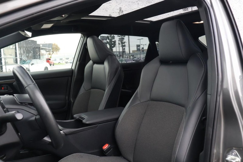 Toyota bZ4X Vehicle Full-screen Gallery Image 17