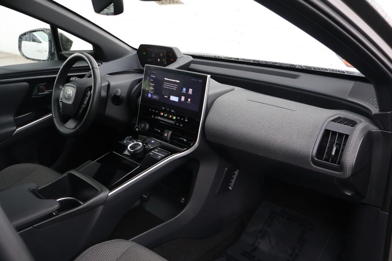 Toyota bZ4X Vehicle Full-screen Gallery Image 19