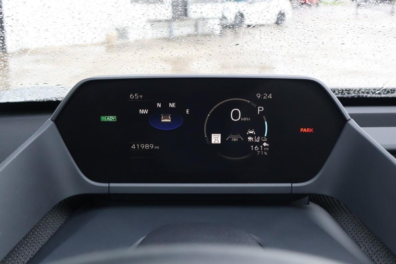 Toyota bZ4X Vehicle Full-screen Gallery Image 24