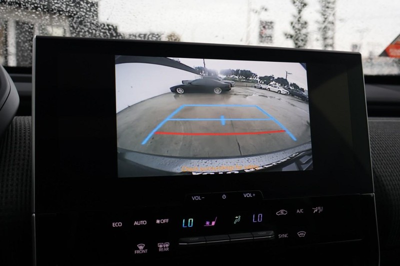 Toyota bZ4X Vehicle Full-screen Gallery Image 30