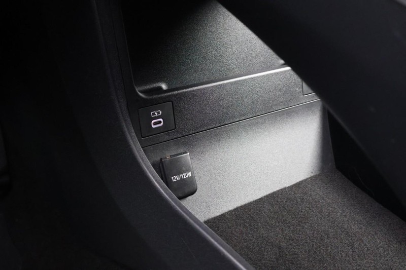 Toyota bZ4X Vehicle Full-screen Gallery Image 33