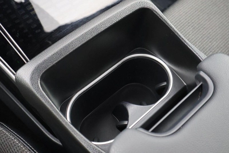 Toyota bZ4X Vehicle Full-screen Gallery Image 34