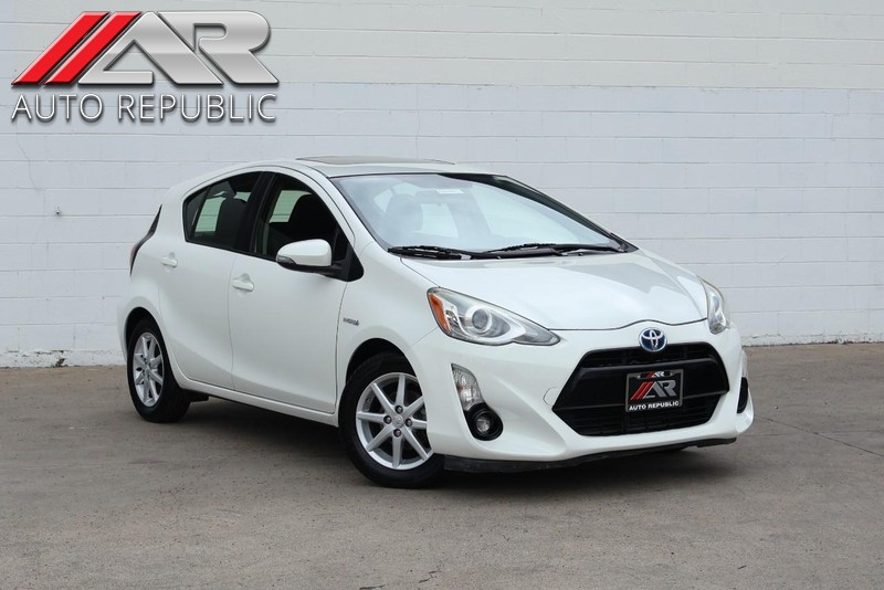 Toyota Prius C Vehicle Full-screen Gallery Image 01