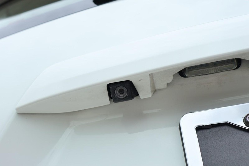 Toyota Prius C Vehicle Full-screen Gallery Image 08