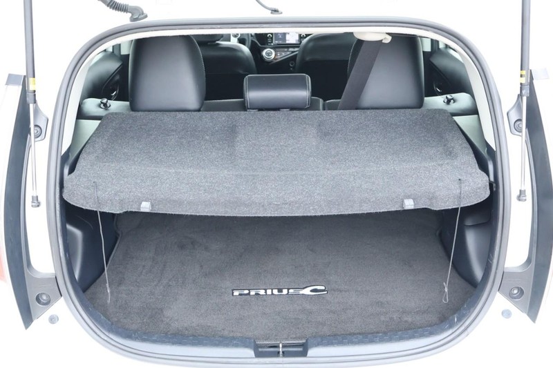 Toyota Prius C Vehicle Full-screen Gallery Image 09