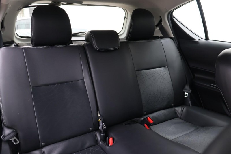 Toyota Prius C Vehicle Full-screen Gallery Image 20