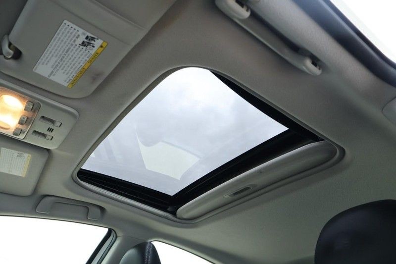 Toyota Prius C Vehicle Full-screen Gallery Image 35