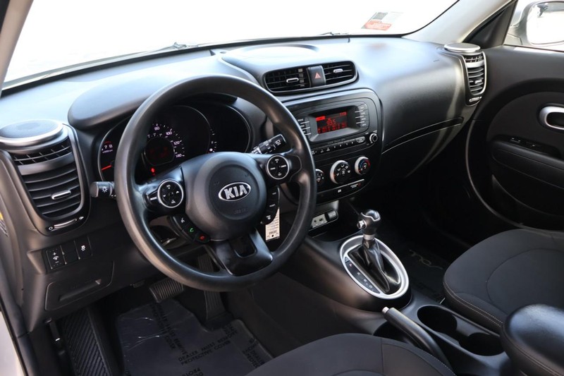 Kia Soul Vehicle Full-screen Gallery Image 16