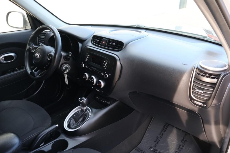 Kia Soul Vehicle Full-screen Gallery Image 19