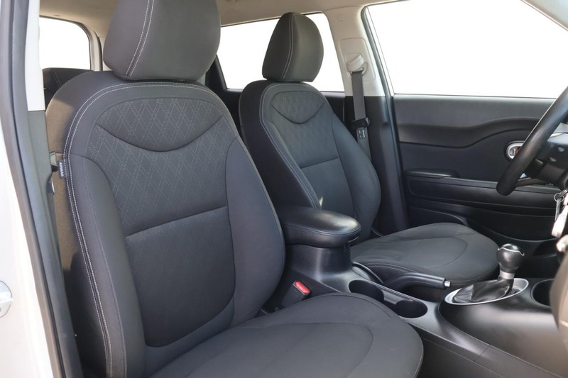 Kia Soul Vehicle Full-screen Gallery Image 20