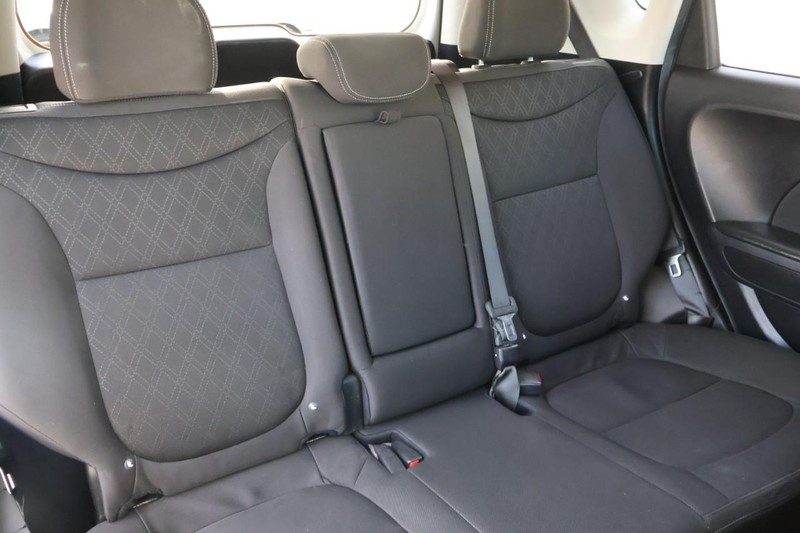 Kia Soul Vehicle Full-screen Gallery Image 21