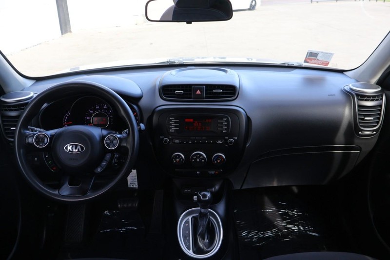 Kia Soul Vehicle Full-screen Gallery Image 23