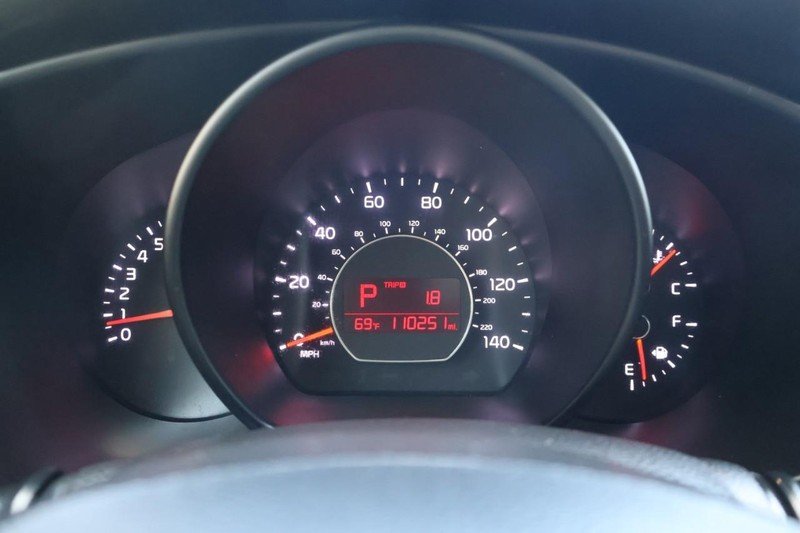 Kia Soul Vehicle Full-screen Gallery Image 24