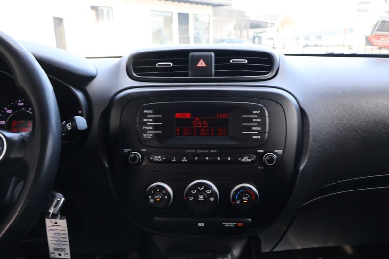 Kia Soul Vehicle Full-screen Gallery Image 28