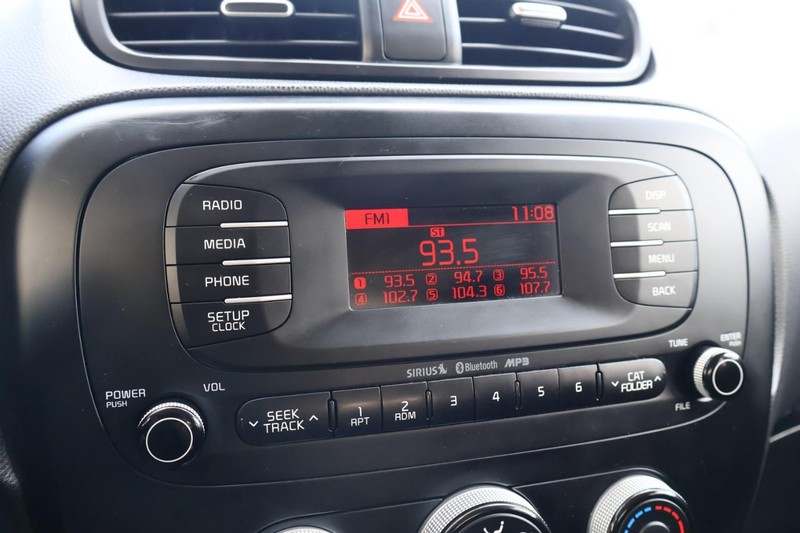 Kia Soul Vehicle Full-screen Gallery Image 29