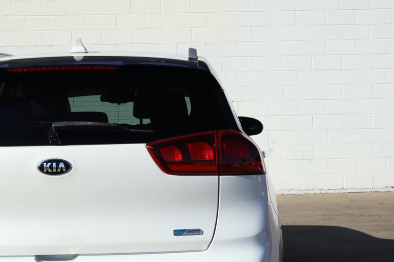 Kia Niro EV Vehicle Full-screen Gallery Image 07