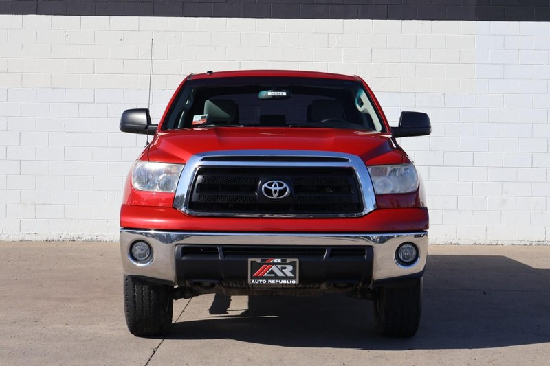 Toyota Tundra 4WD Vehicle Full-screen Gallery Image 02
