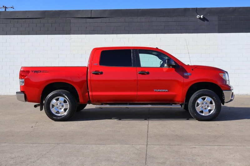 Toyota Tundra 4WD Vehicle Full-screen Gallery Image 04