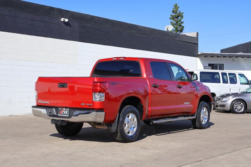 Toyota Tundra 4WD Vehicle Full-screen Gallery Image 05