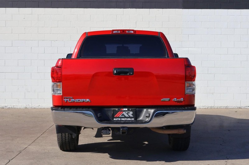 Toyota Tundra 4WD Vehicle Full-screen Gallery Image 06