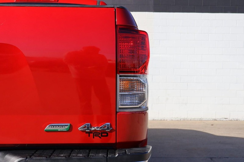 Toyota Tundra 4WD Vehicle Full-screen Gallery Image 07