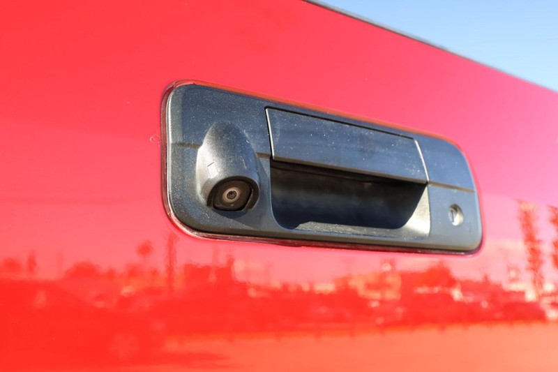 Toyota Tundra 4WD Vehicle Full-screen Gallery Image 08