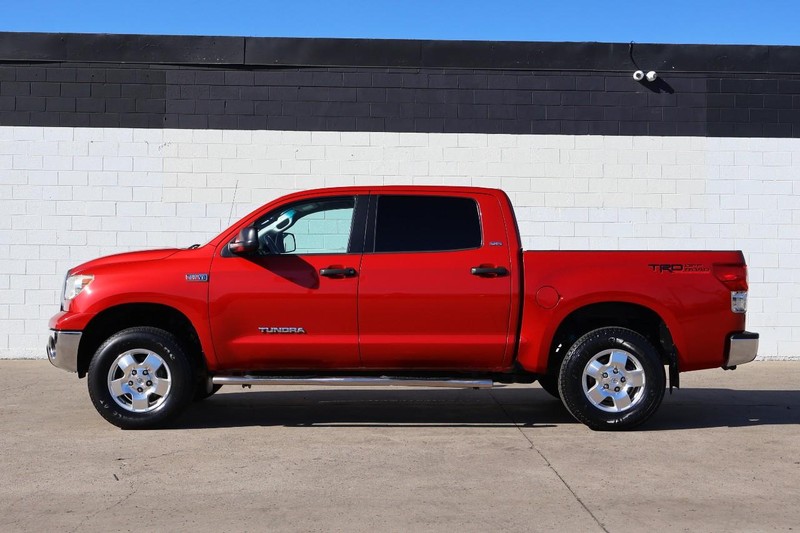 Toyota Tundra 4WD Vehicle Full-screen Gallery Image 11