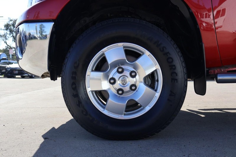 Toyota Tundra 4WD Vehicle Full-screen Gallery Image 14