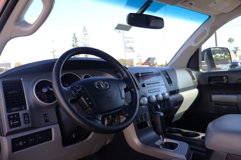 Toyota Tundra 4WD Vehicle Full-screen Gallery Image 17