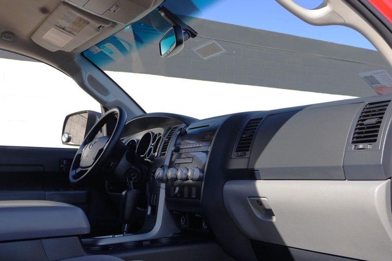 Toyota Tundra 4WD Vehicle Full-screen Gallery Image 21