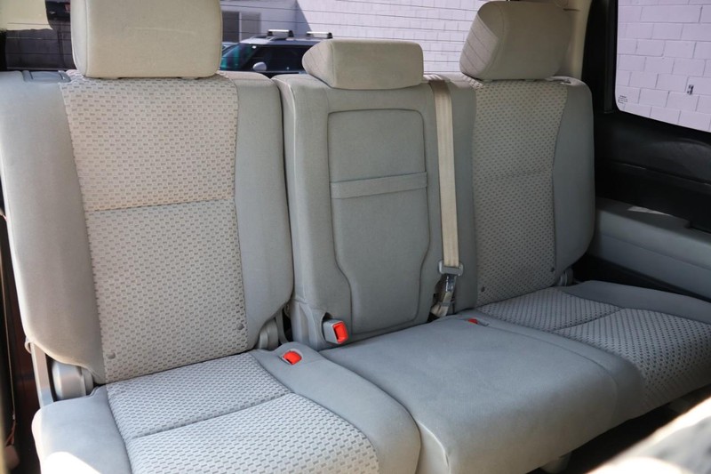 Toyota Tundra 4WD Vehicle Full-screen Gallery Image 23