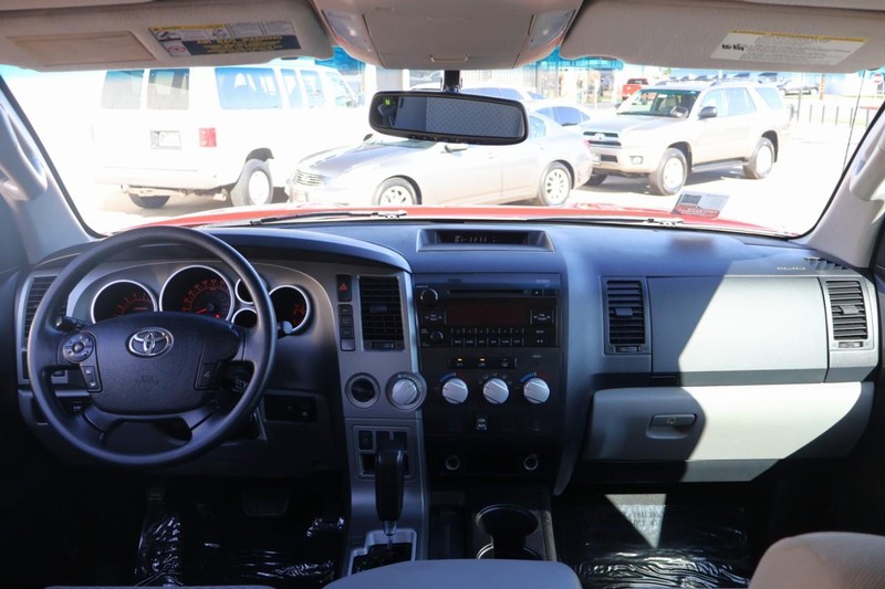 Toyota Tundra 4WD Vehicle Full-screen Gallery Image 25