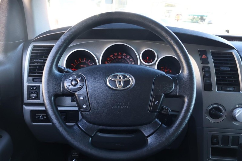 Toyota Tundra 4WD Vehicle Full-screen Gallery Image 27