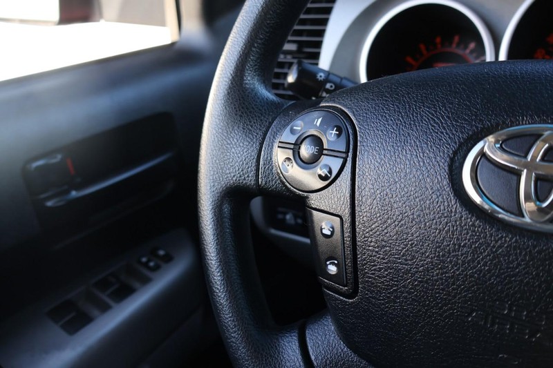 Toyota Tundra 4WD Vehicle Full-screen Gallery Image 28