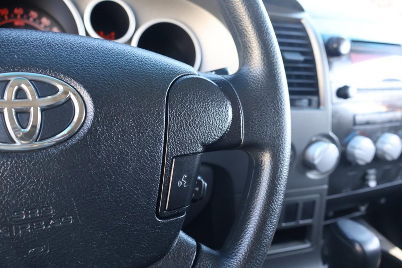 Toyota Tundra 4WD Vehicle Full-screen Gallery Image 29