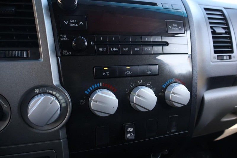 Toyota Tundra 4WD Vehicle Full-screen Gallery Image 31