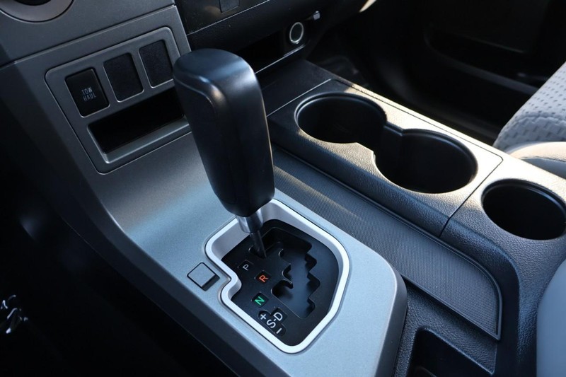 Toyota Tundra 4WD Vehicle Full-screen Gallery Image 33