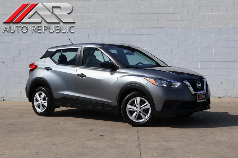 Nissan Kicks Vehicle Full-screen Gallery Image 01