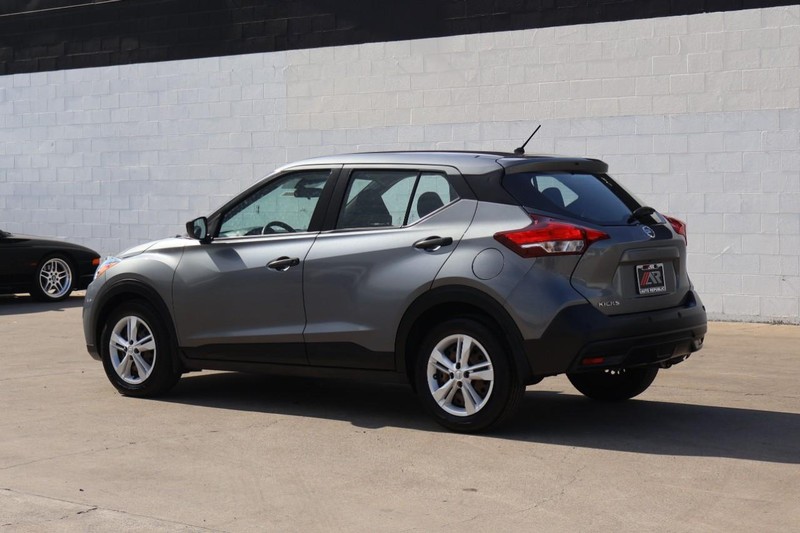 Nissan Kicks Vehicle Full-screen Gallery Image 10