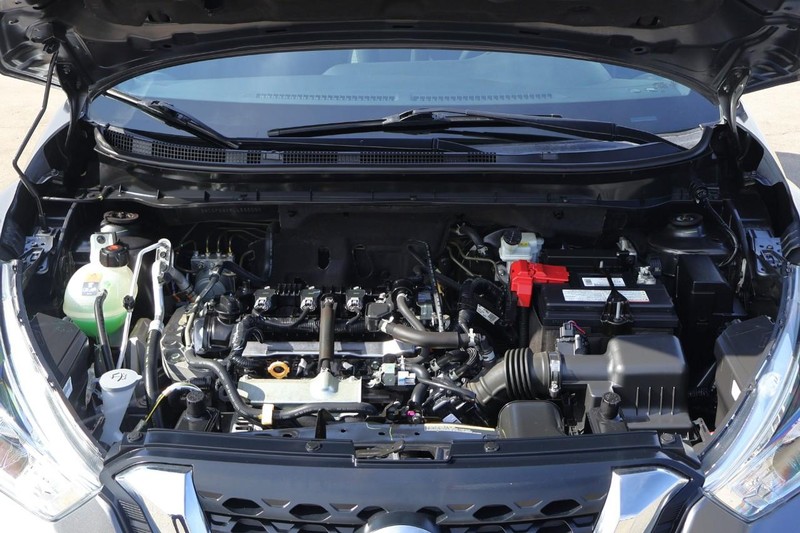 Nissan Kicks Vehicle Full-screen Gallery Image 13