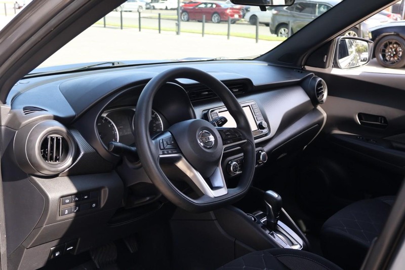 Nissan Kicks Vehicle Full-screen Gallery Image 17