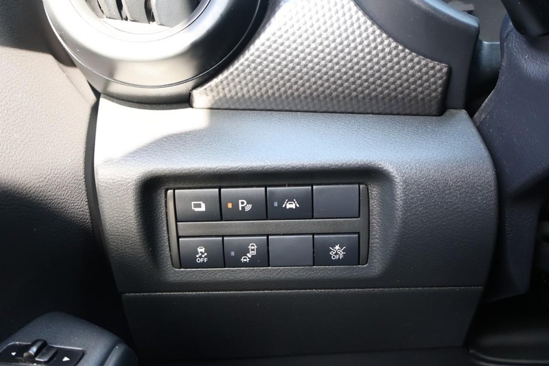 Nissan Kicks Vehicle Full-screen Gallery Image 18