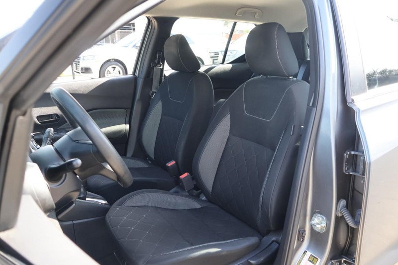 Nissan Kicks Vehicle Full-screen Gallery Image 19