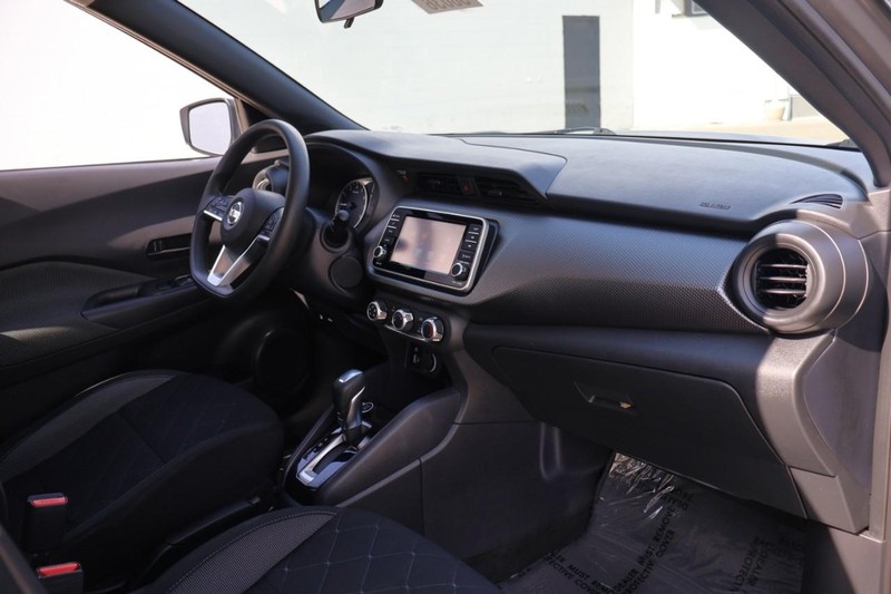 Nissan Kicks Vehicle Full-screen Gallery Image 21