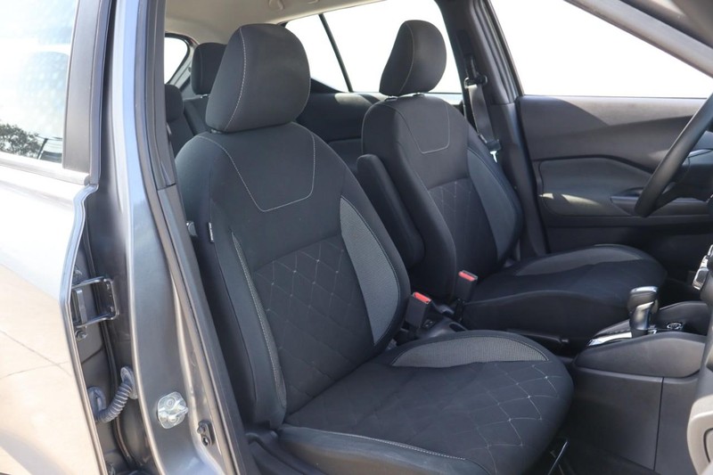 Nissan Kicks Vehicle Full-screen Gallery Image 22