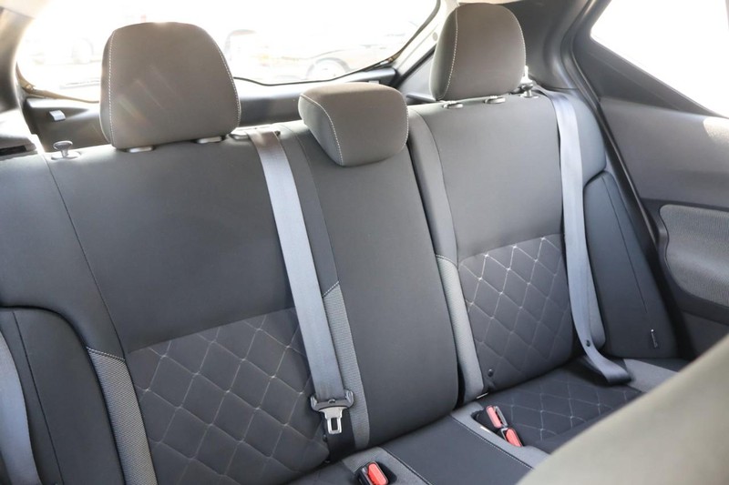 Nissan Kicks Vehicle Full-screen Gallery Image 23